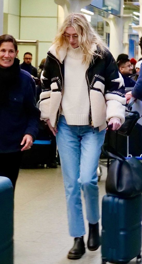 Elizabeth Debicki in a Blue Jeans