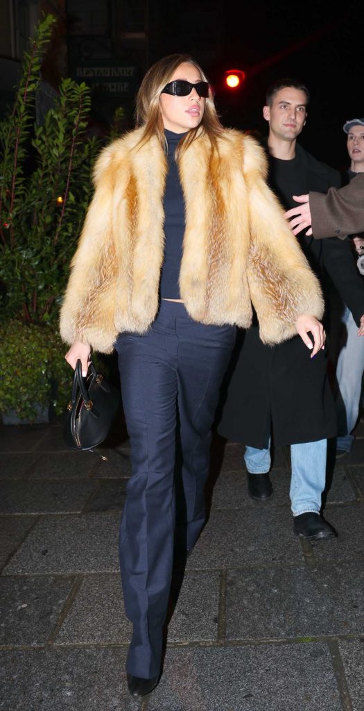 Tate McRae in a Black Pants