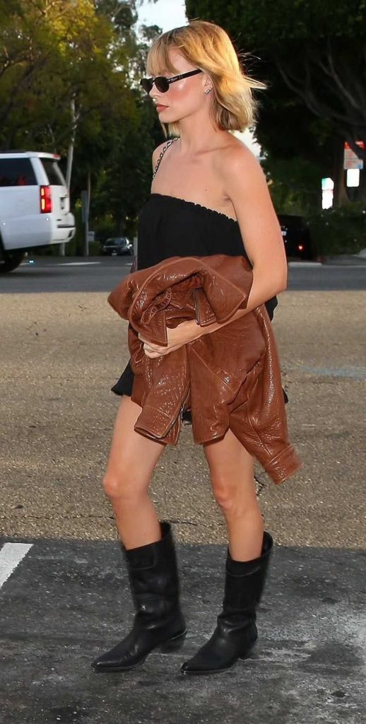 Margot Robbie in a Black Knee-Length Boots