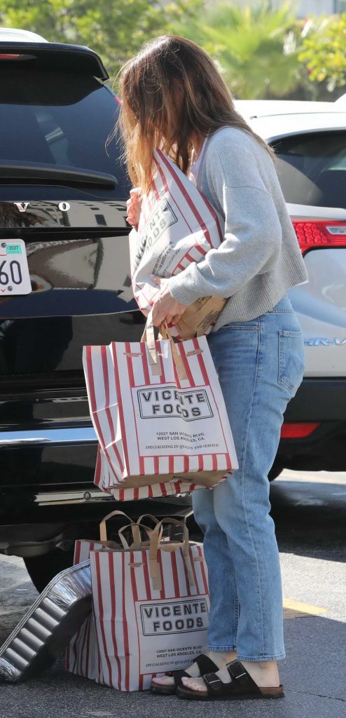 Jennifer Garner in a Grey Cardigan