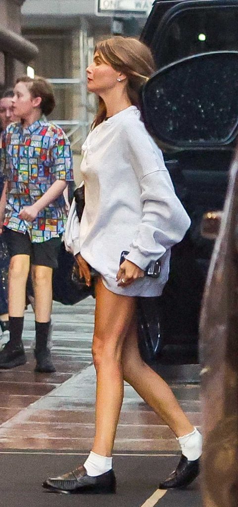 Olivia Jade in a Grey Oversized Sweatshirt
