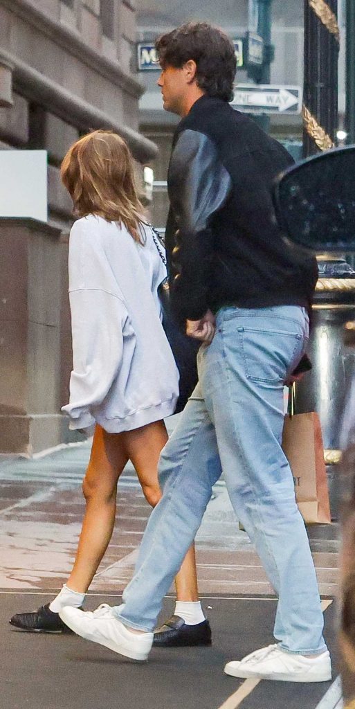 Olivia Jade in a Grey Oversized Sweatshirt