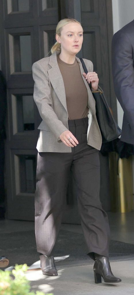 Dakota Fanning in a Brown Tee