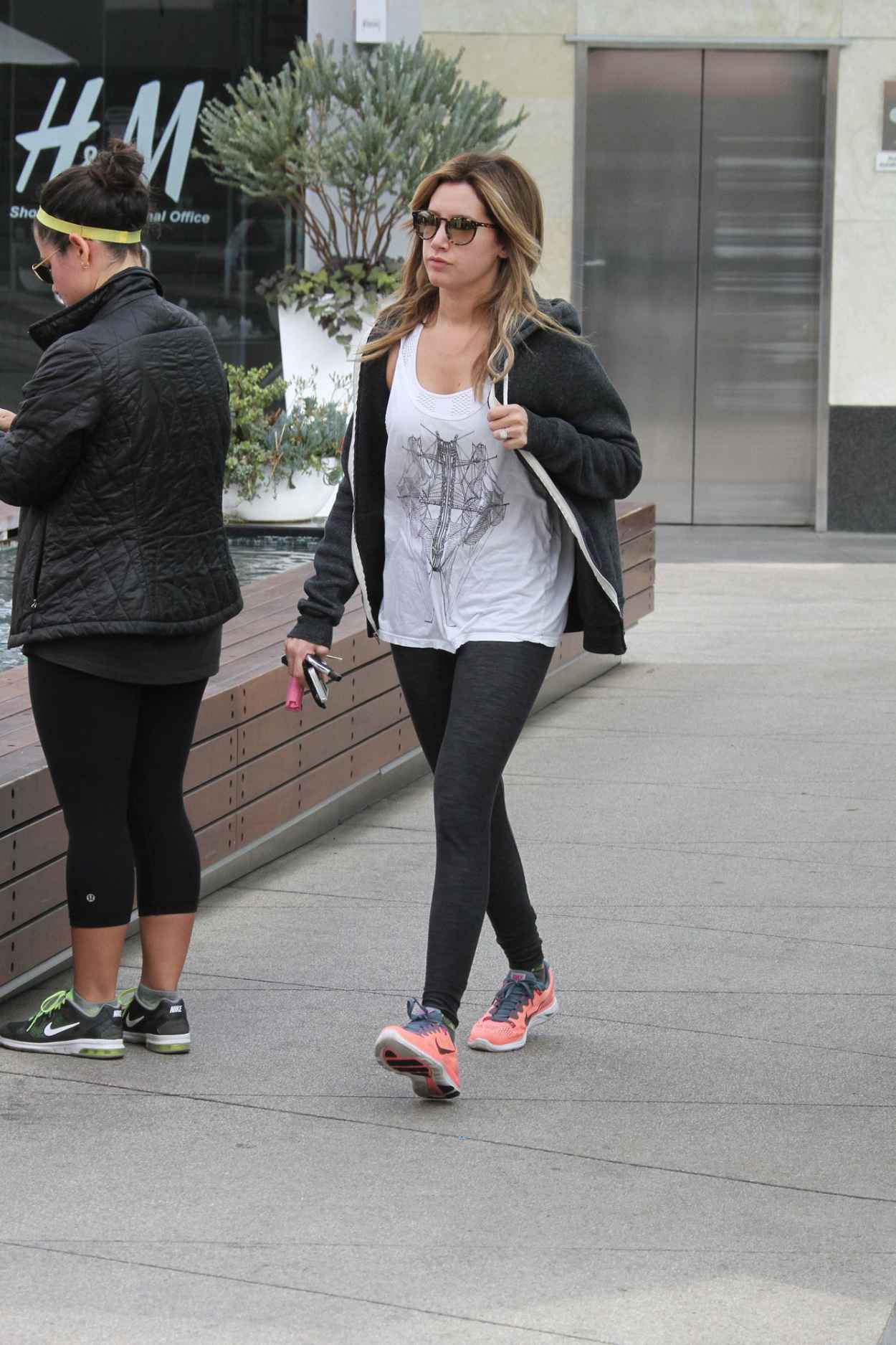 Ashley Tisdale Street Style - Goes to Equinox Gym, Los Angeles. November 2015-1