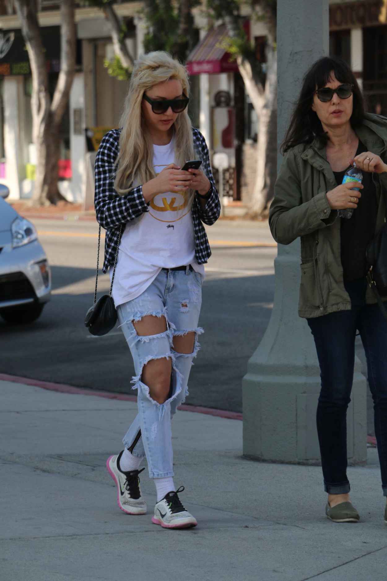 Amanda Bynes in Ripped Jeans - Out in West Hollywood, January 2015-3