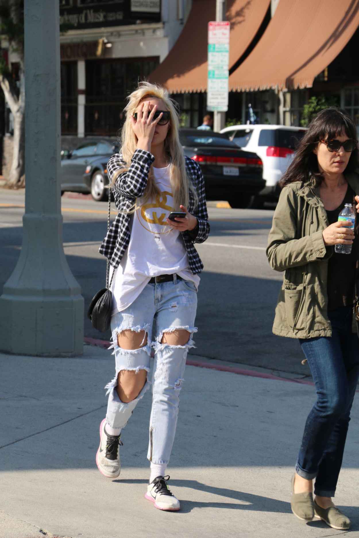 Amanda Bynes in Ripped Jeans - Out in West Hollywood, January 2015-5