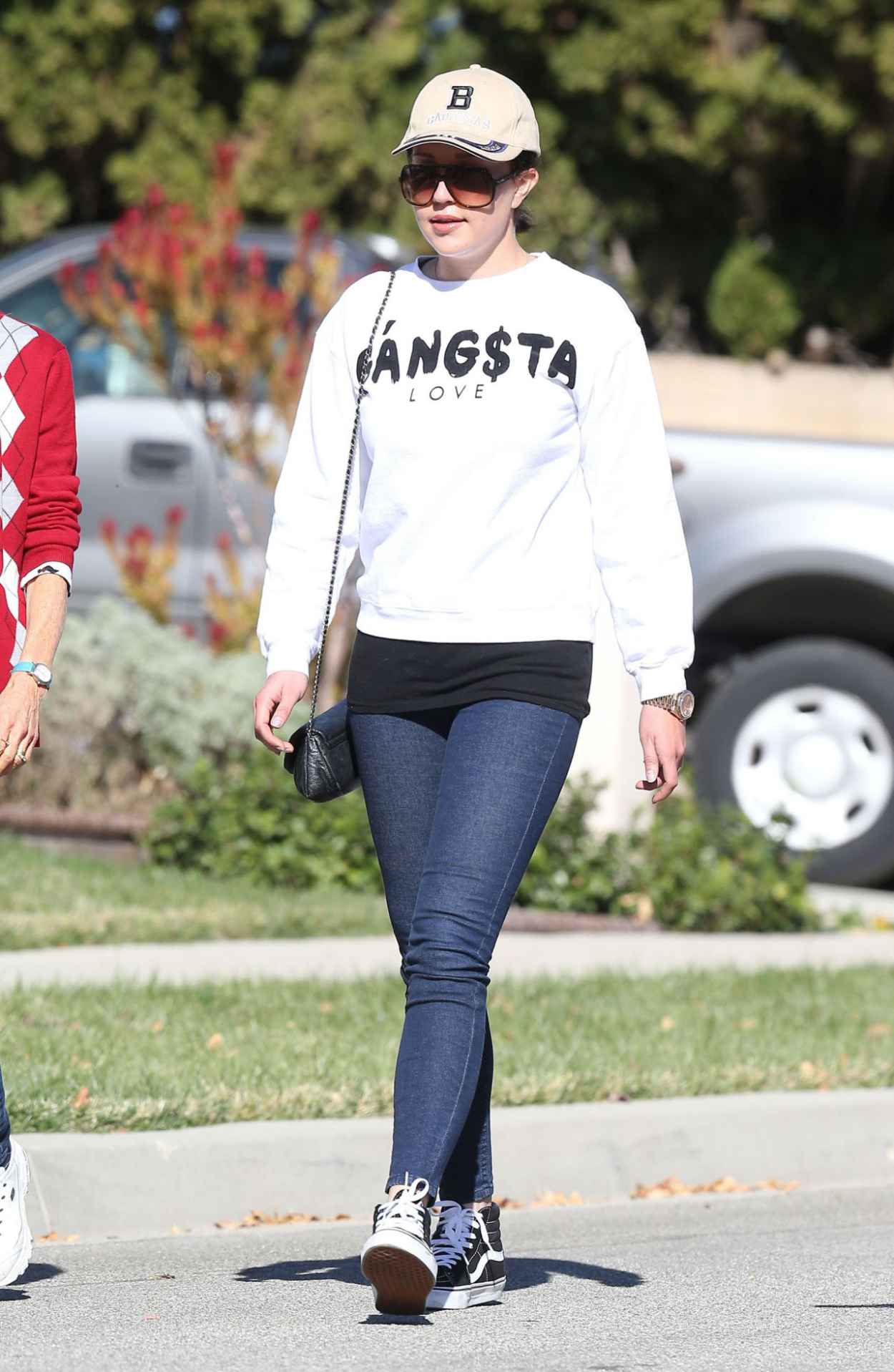 Amanda Bynes Street Style - Out in Thousand Oaks - December 2015-1