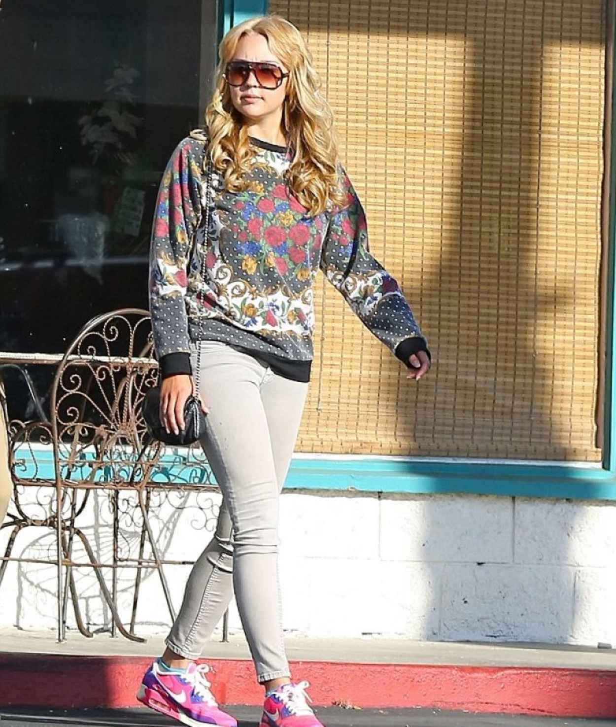 Amanda Bynes Street Style - Shopping in Los Angeles - Dec. 2015-2
