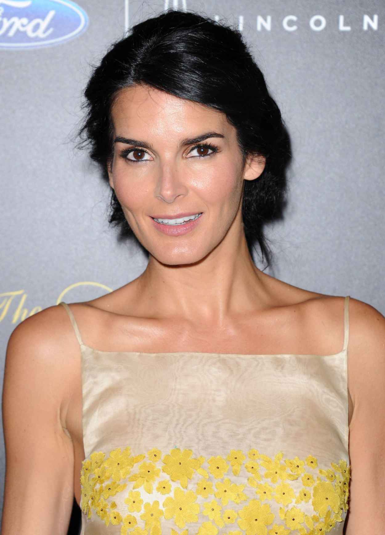 Angie Harmon – 2015 Gracie Awards in Beverly Hills – celebsla.com