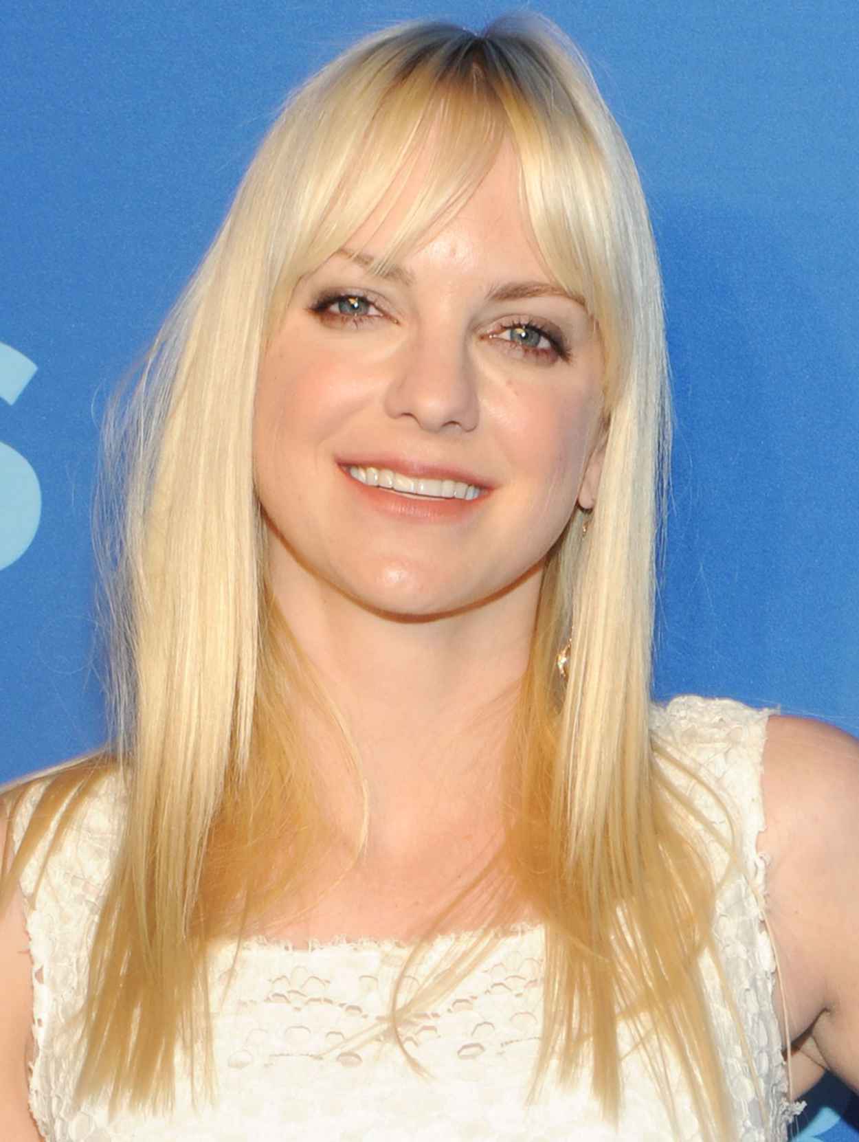 Anna Faris – 2015 CBS Upfront Presentation in New York – celebsla.com