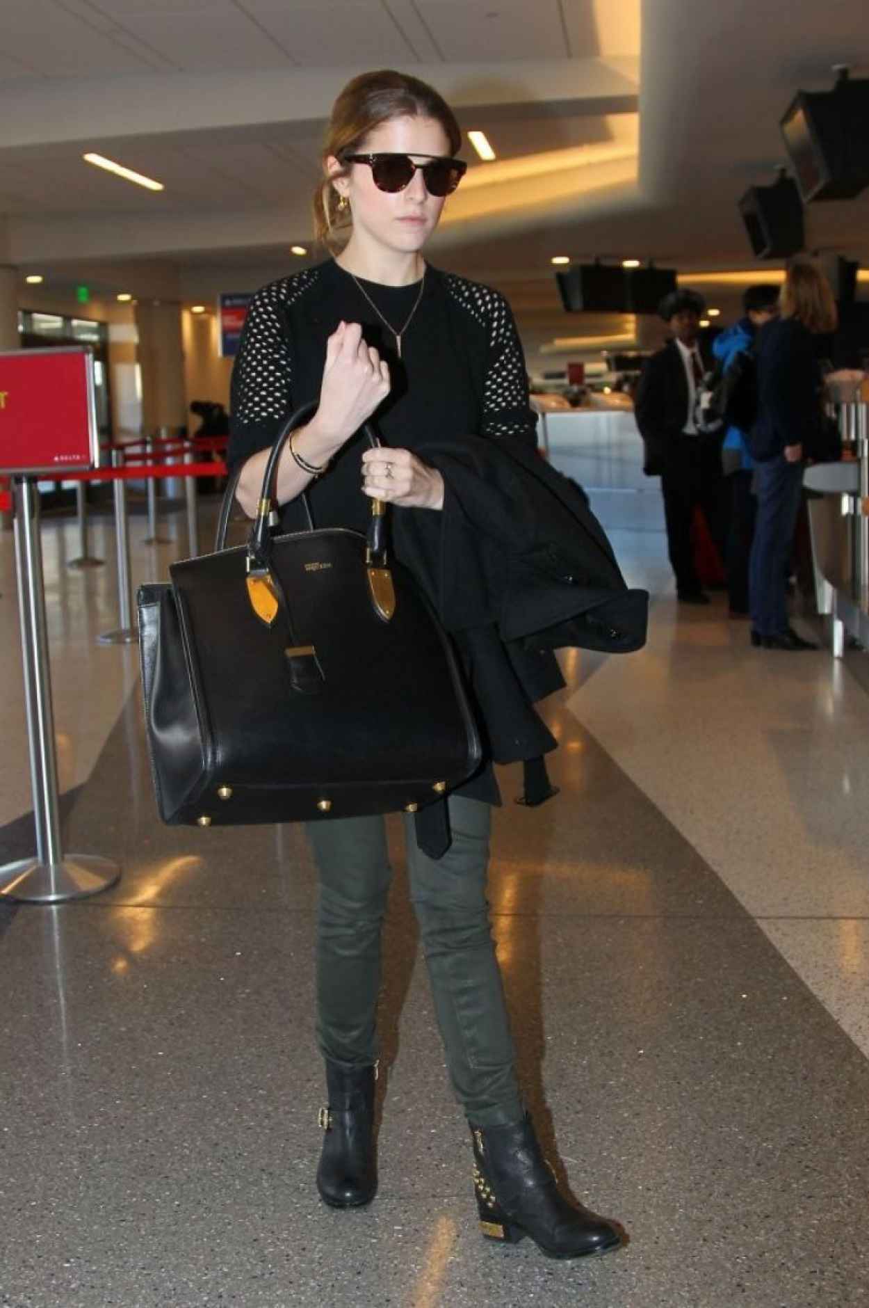 Anna Kendrick Street Style – LAX Airport, January 2015 – celebsla.com