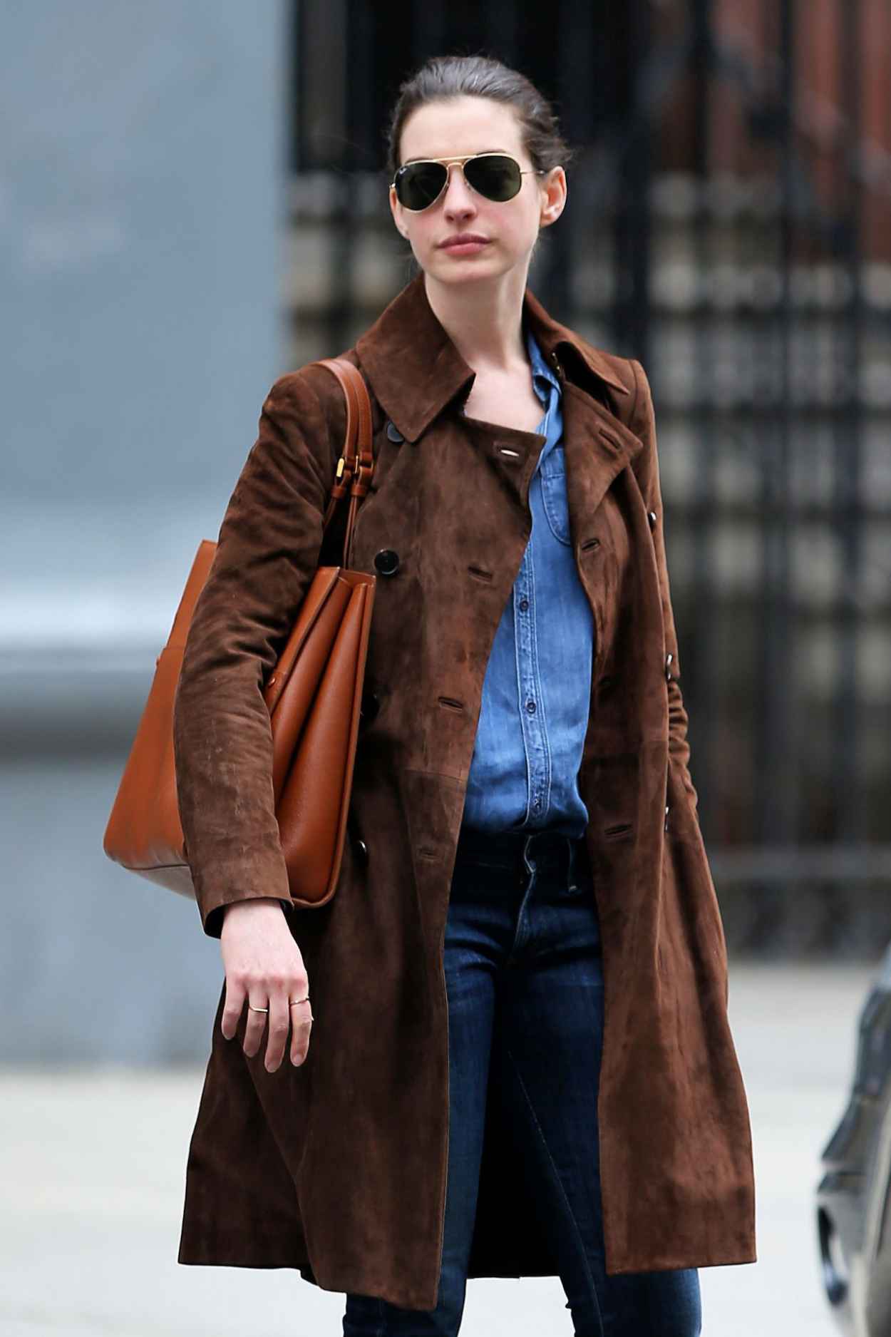 Anne Hathaway Casual Style – New York City, May 2015 – celebsla.com