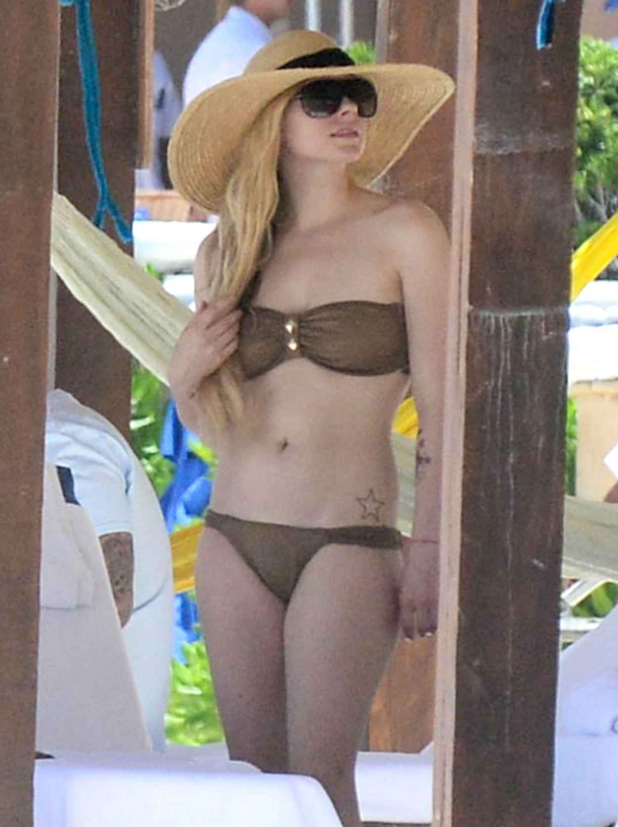 Avril Lavigne Bikini Candids Mexico May 2015