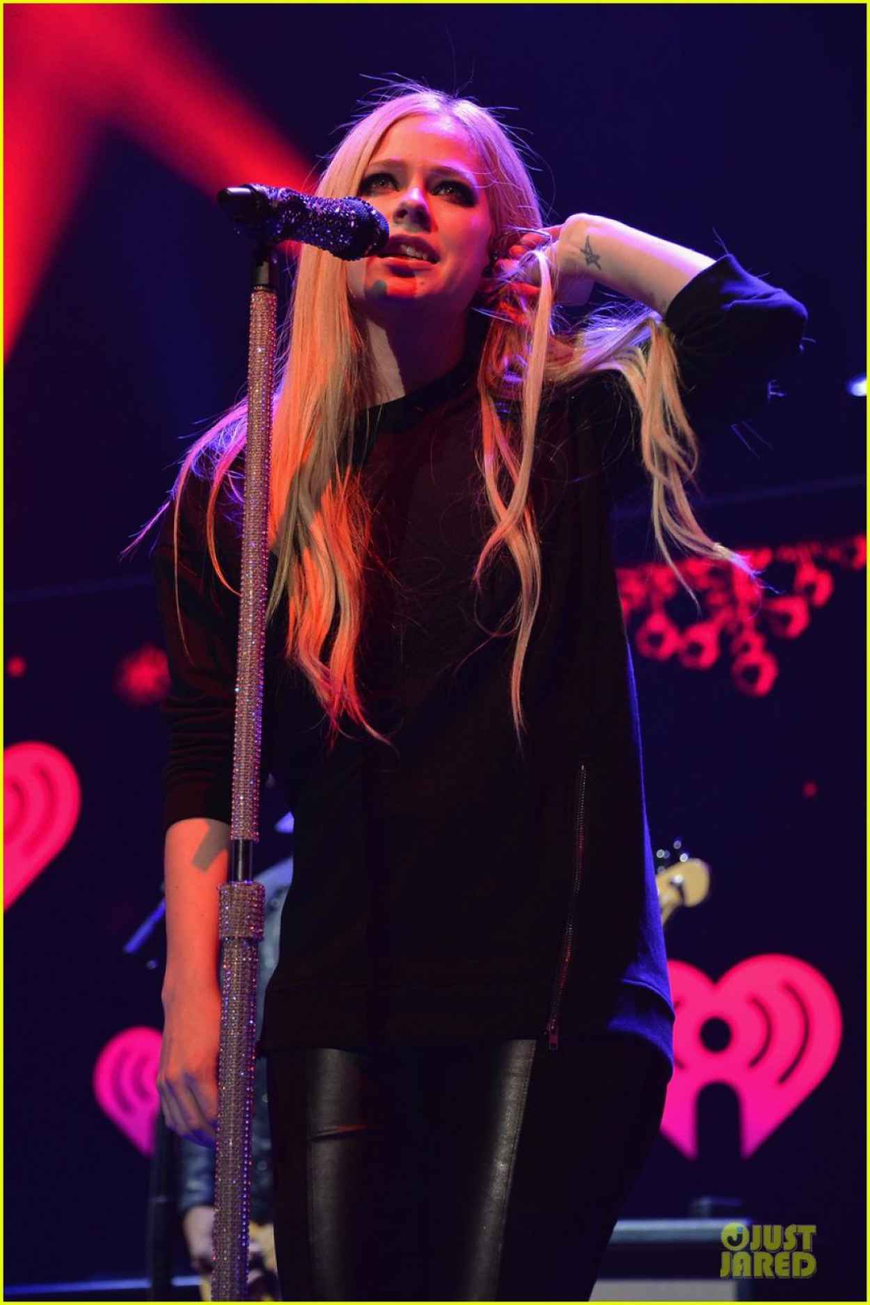 Avril Lavigne Performs on Q102s 2015 Jingle Ball in Philadelphia - December 2015-4