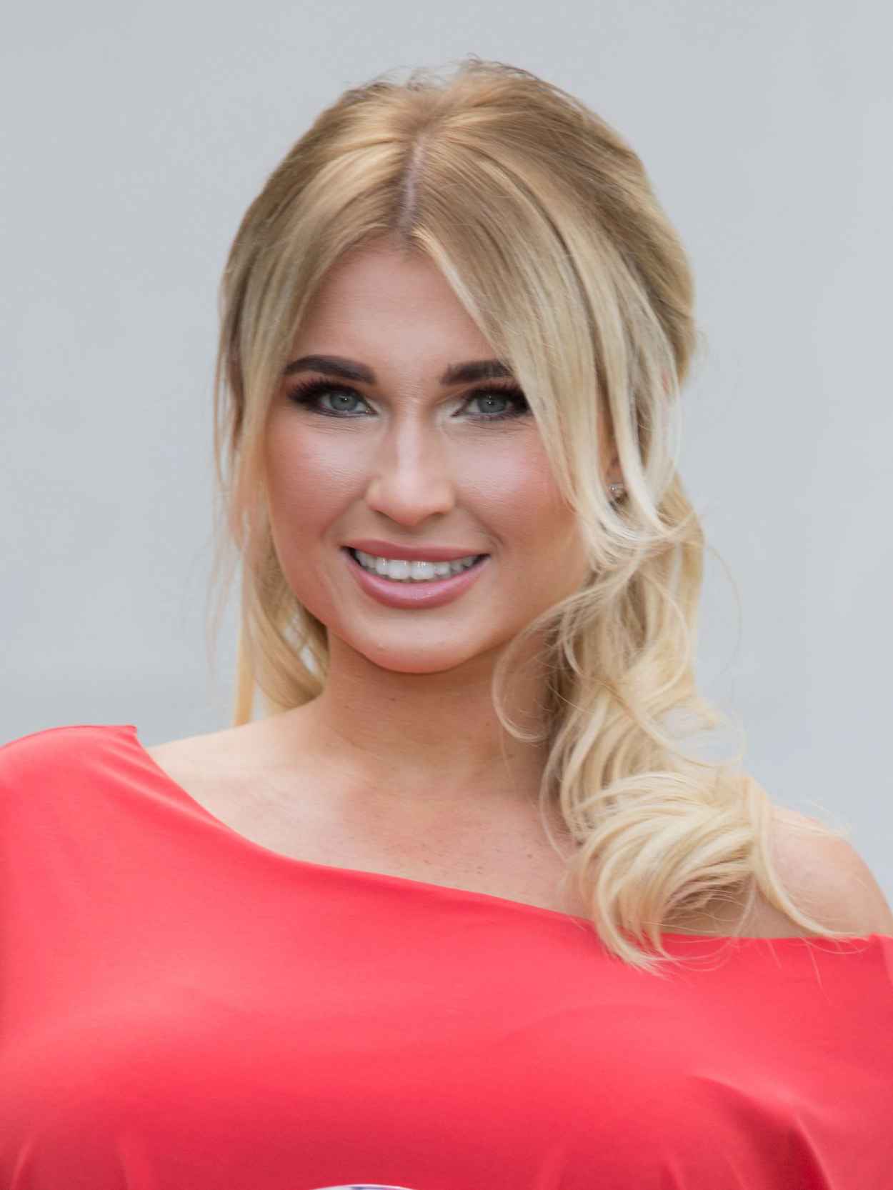 Billie Faiers Attending S Celebrity Mum Of The Year In 