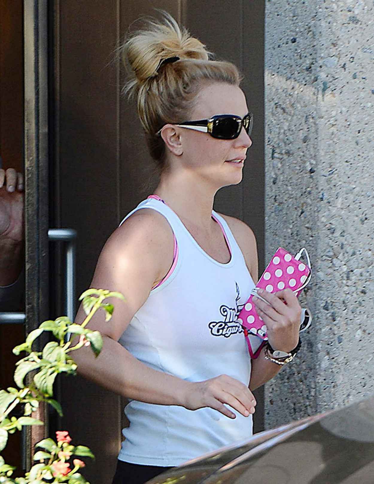 Britney Spears – at Dance Studio in Thousand Oaks, February 2015