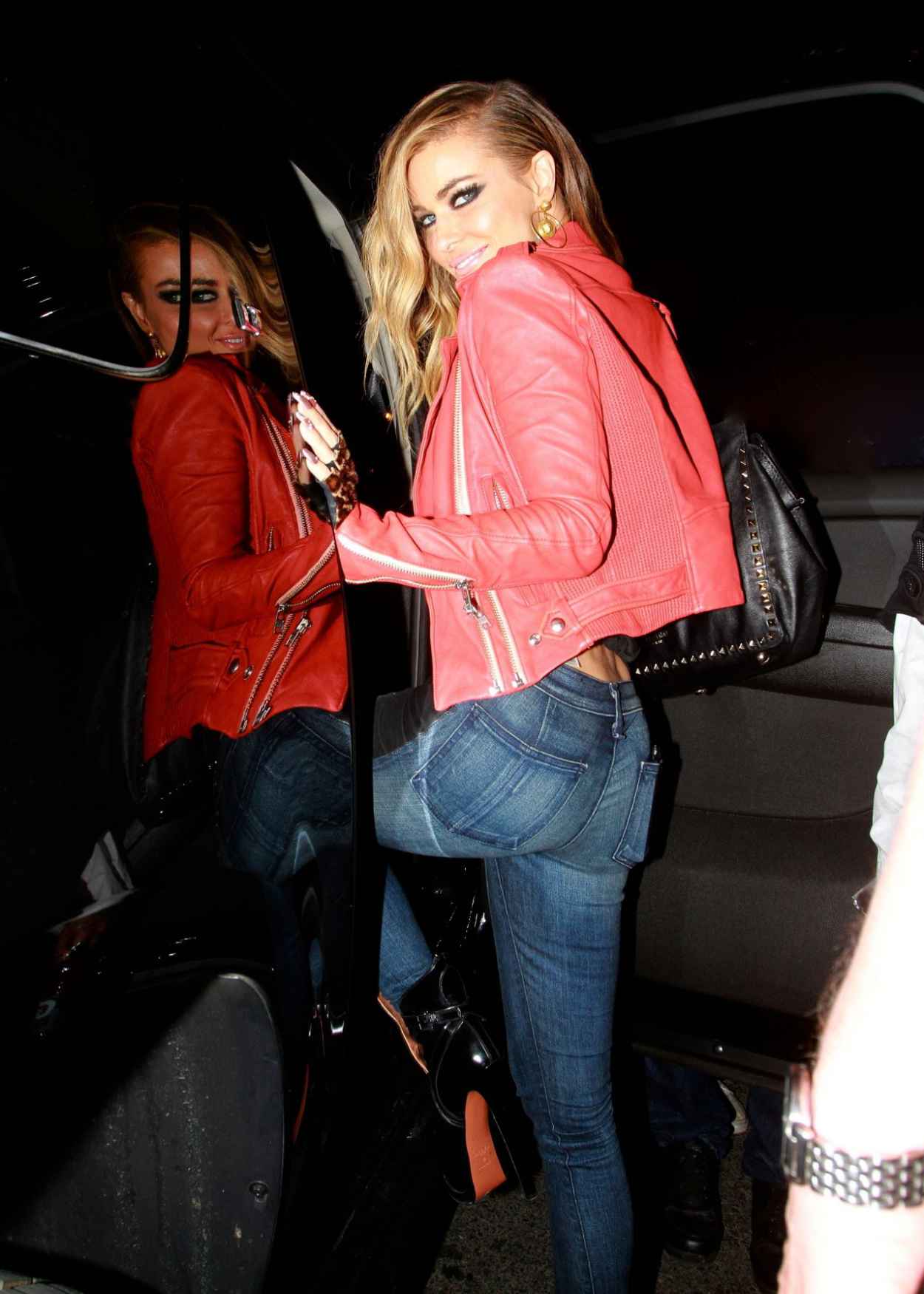 Carmen Electra Night Out Style - in Jeans at the Roxy Nightclub in LA-1