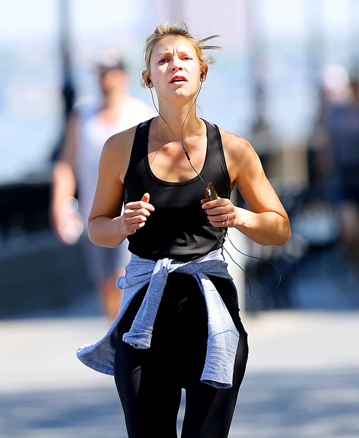 Claire Danes out Jogging in New York City – Alongside the Hudson River