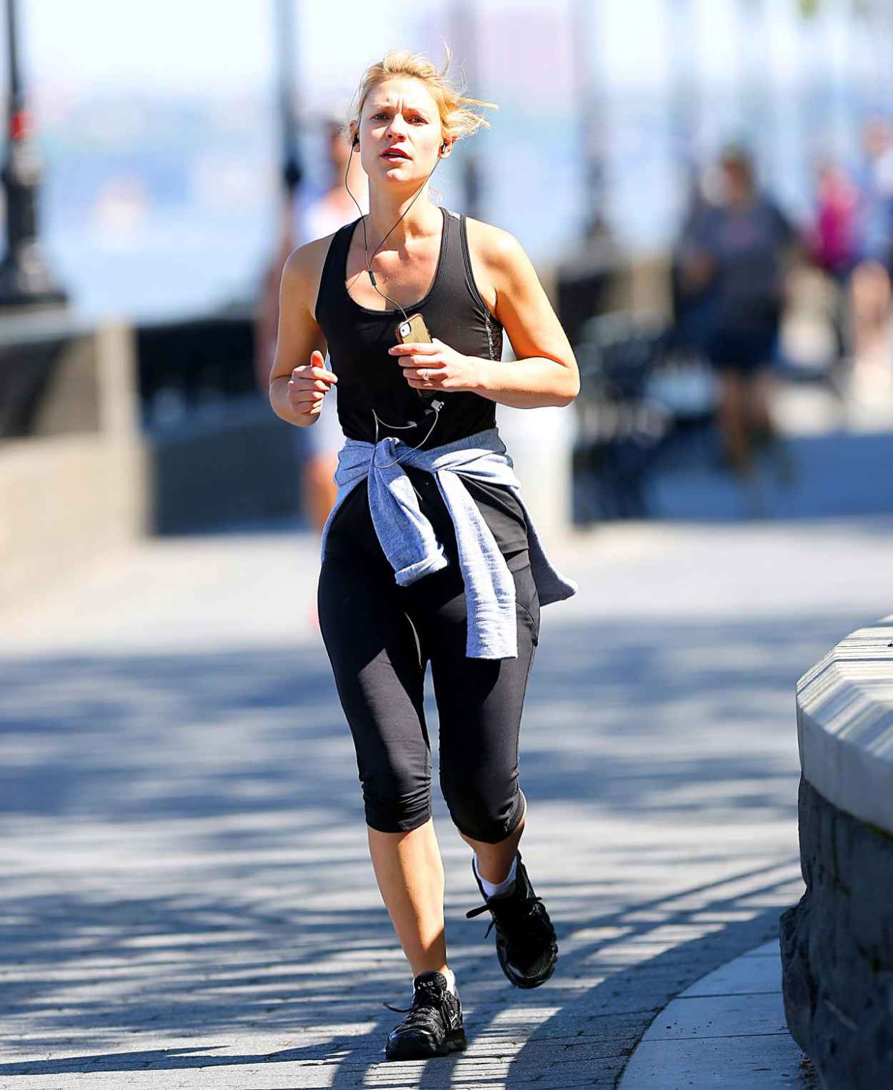 Claire Danes out Jogging in New York City – Alongside the Hudson River