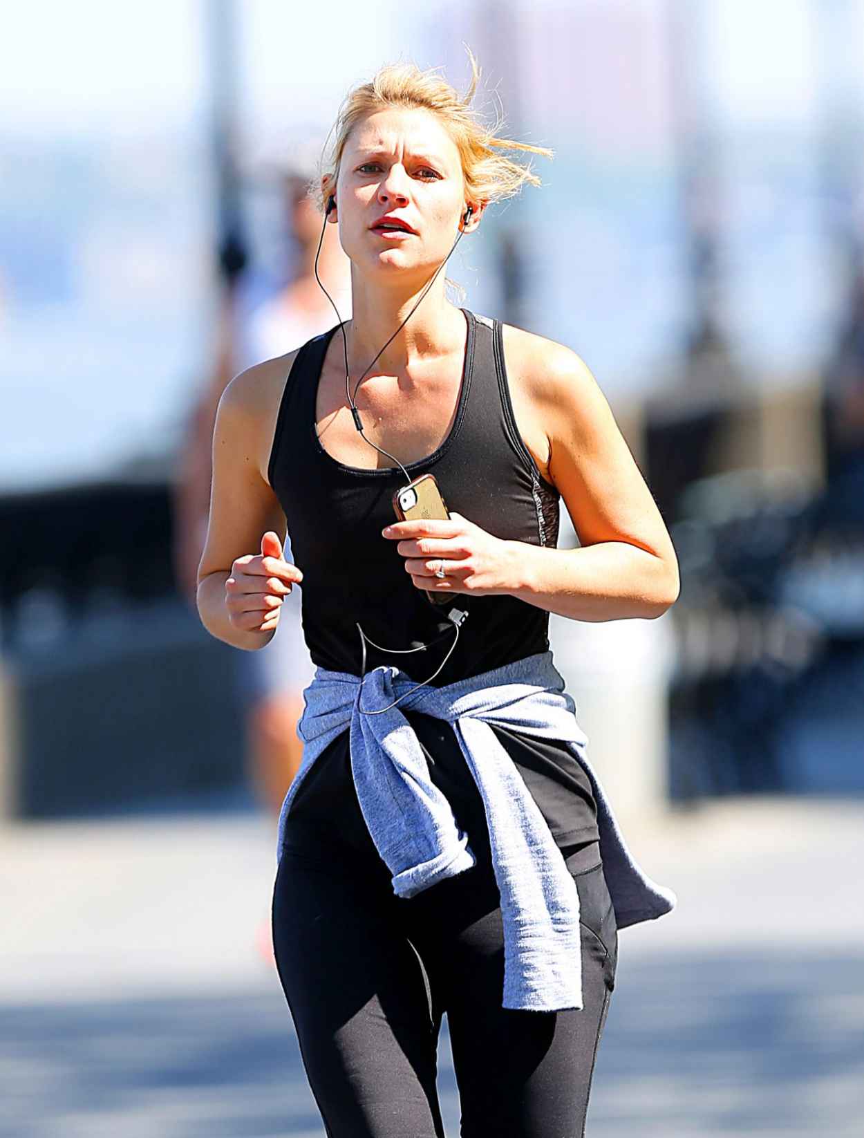 Claire Danes out Jogging in New York City – Alongside the Hudson River