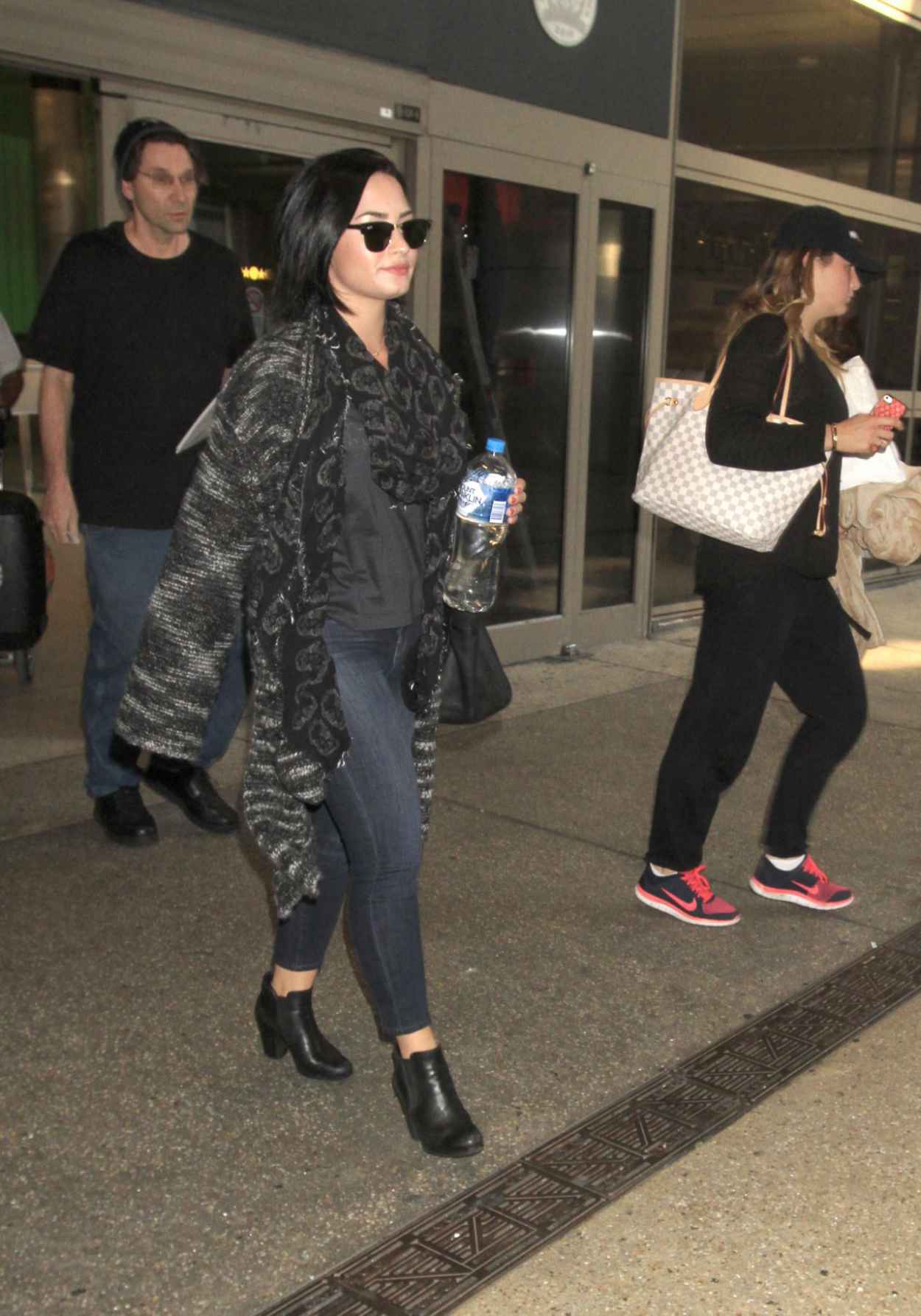 Demi Lovato at LAX Airport, August 2015 – celebsla.com