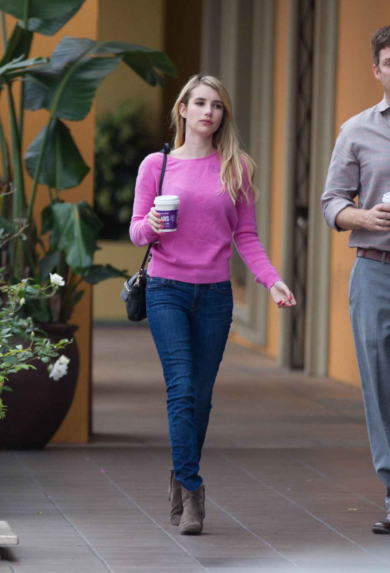 Emma Roberts Street Style - Grabs a Coffee To Go in Los Angeles-3