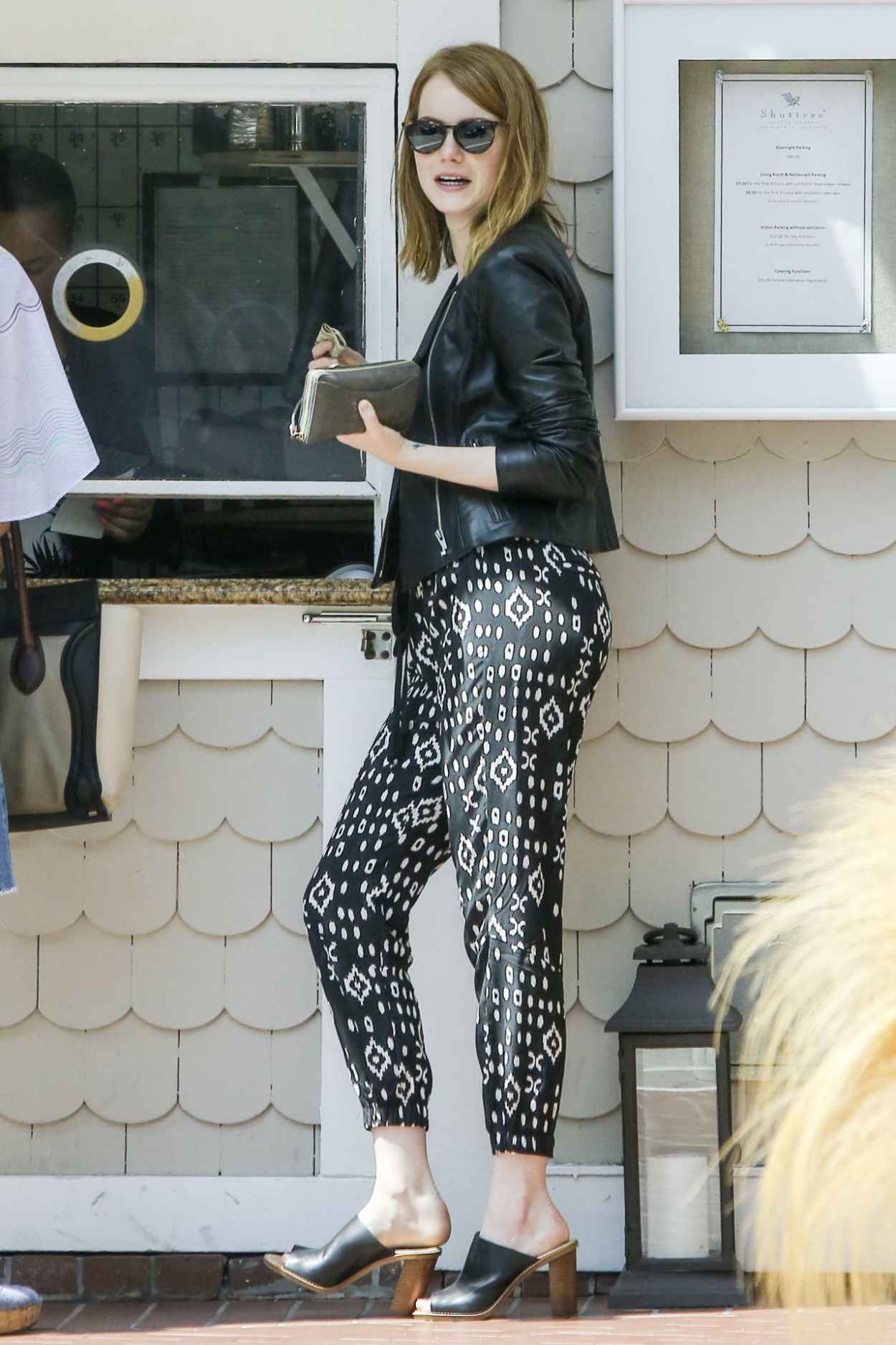 Emma Stone Casual Style – Out in Santa Monica, July 2015 – celebsla.com