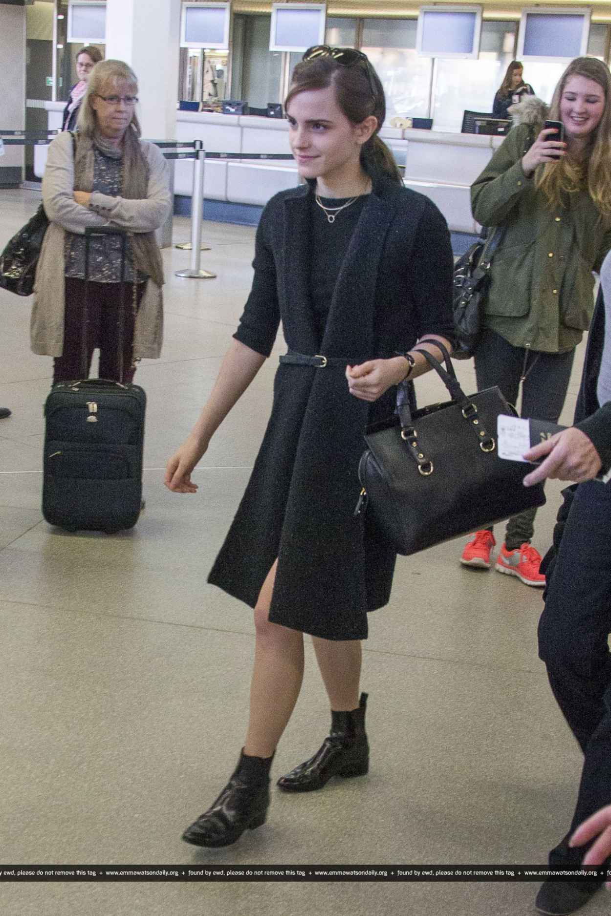 Emma Watson at Berlin Airport, March 2015-1