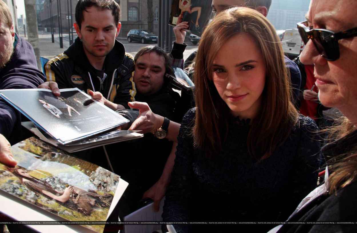 Emma Watson in Berlin - Signing Autographs, March 2015-1