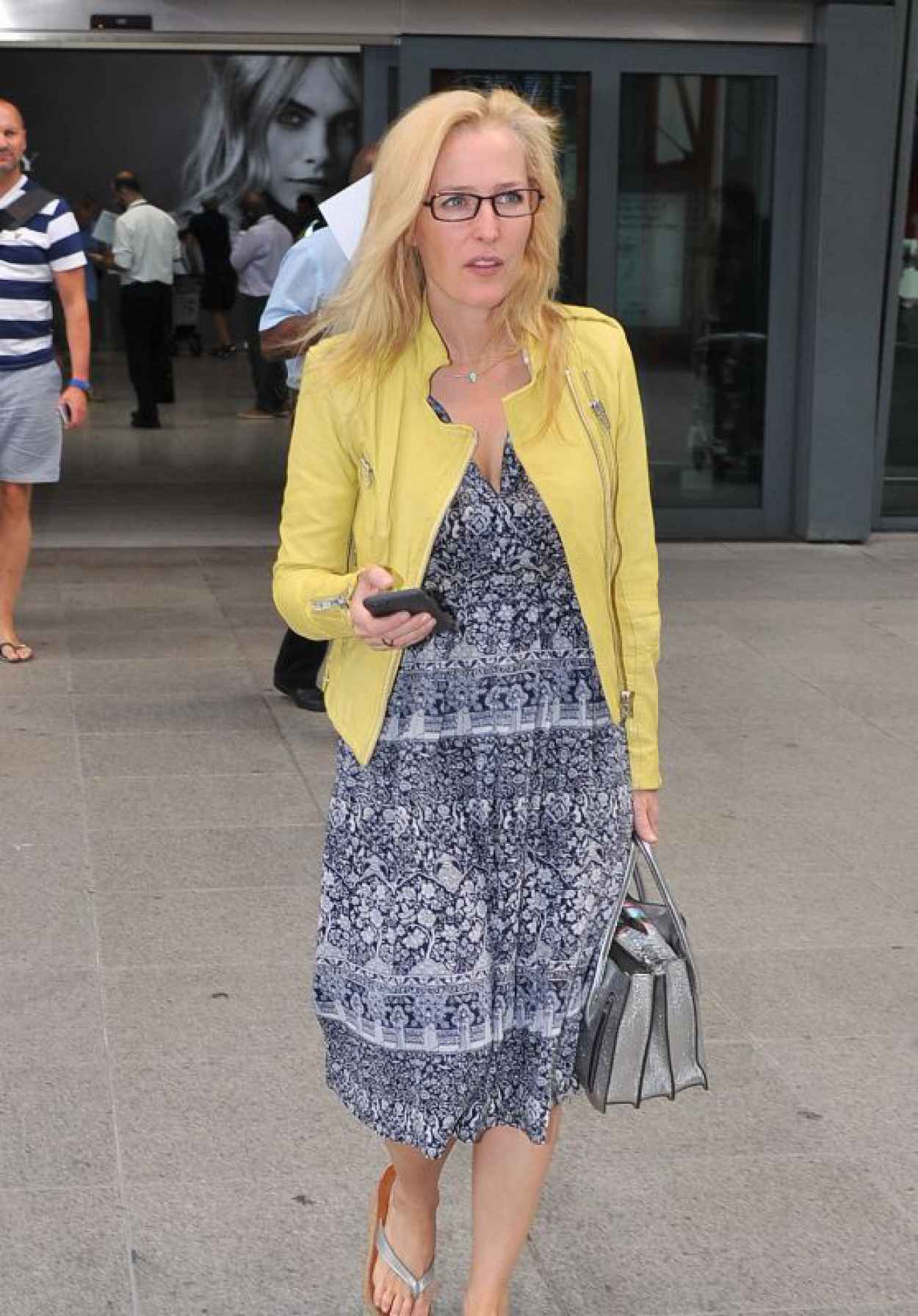 Gillian Anderson at Londons Heathrow Airport, June 2015-1
