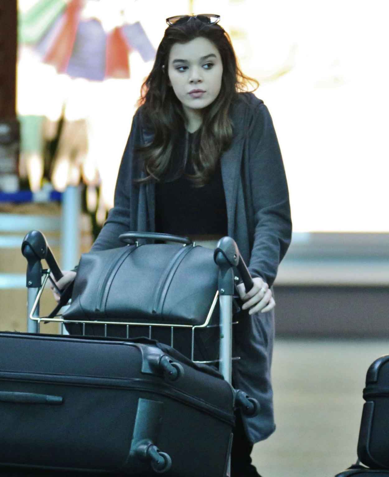 Hailee Steinfeld – Vancouver International Airport, October 2015