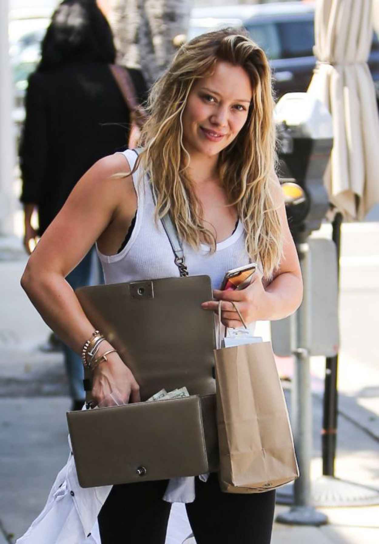 Hilary Duff Casual Style Shopping In Beverly Hills July 2015 