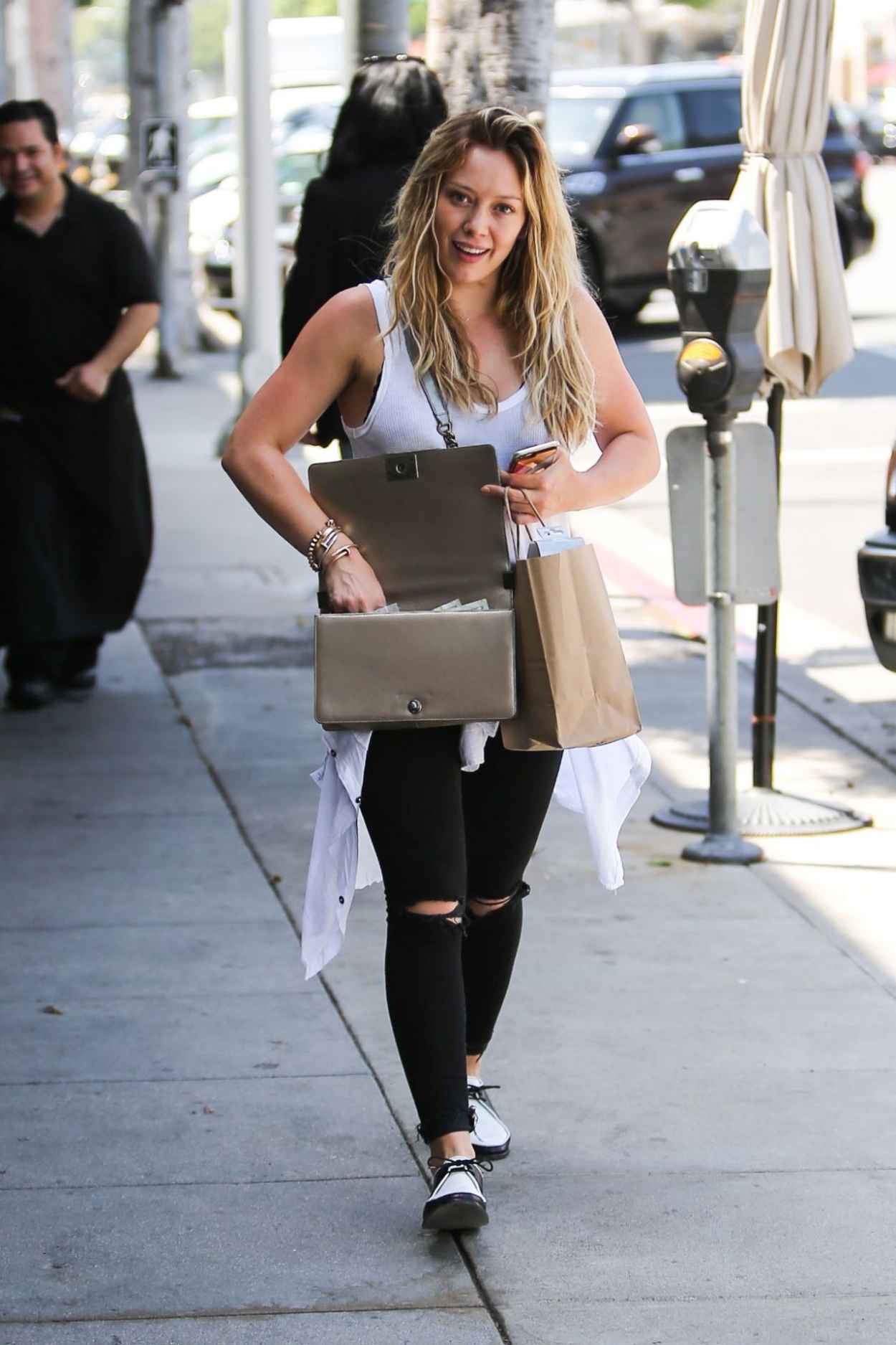 Hilary Duff Casual Style Shopping In Beverly Hills July 2015 