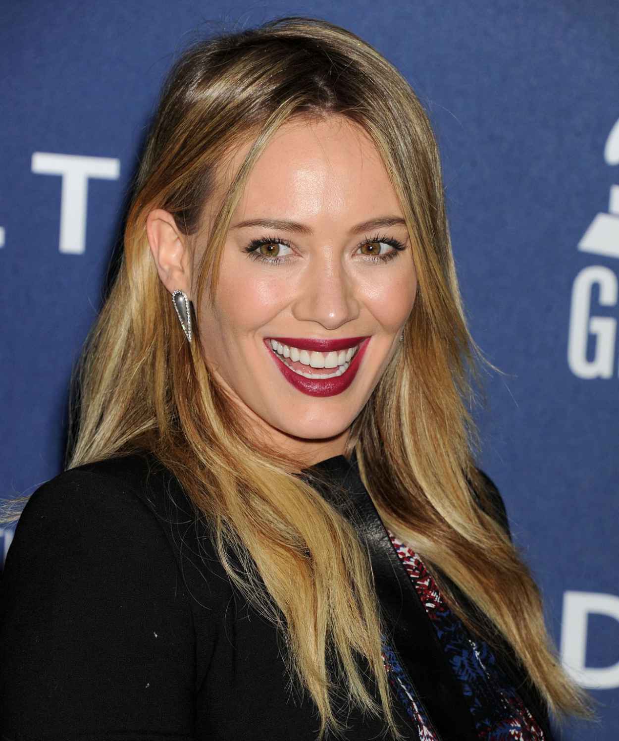 Hilary Duff on Red Carpet – Delta Air Lines 2015 Grammy Weekend ...