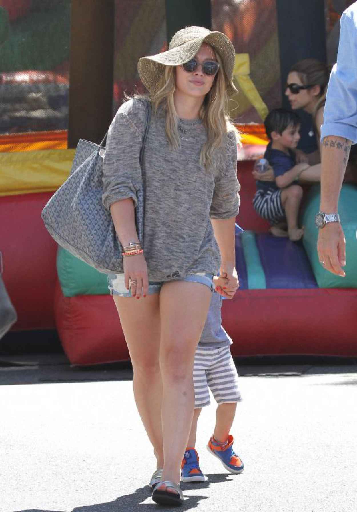 Hilary Duff – Shopping at the Farmers Market in Studio City, August