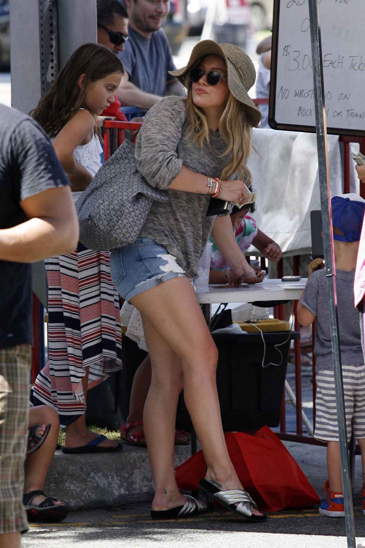 Hilary Duff – Shopping at the Farmers Market in Studio City, August