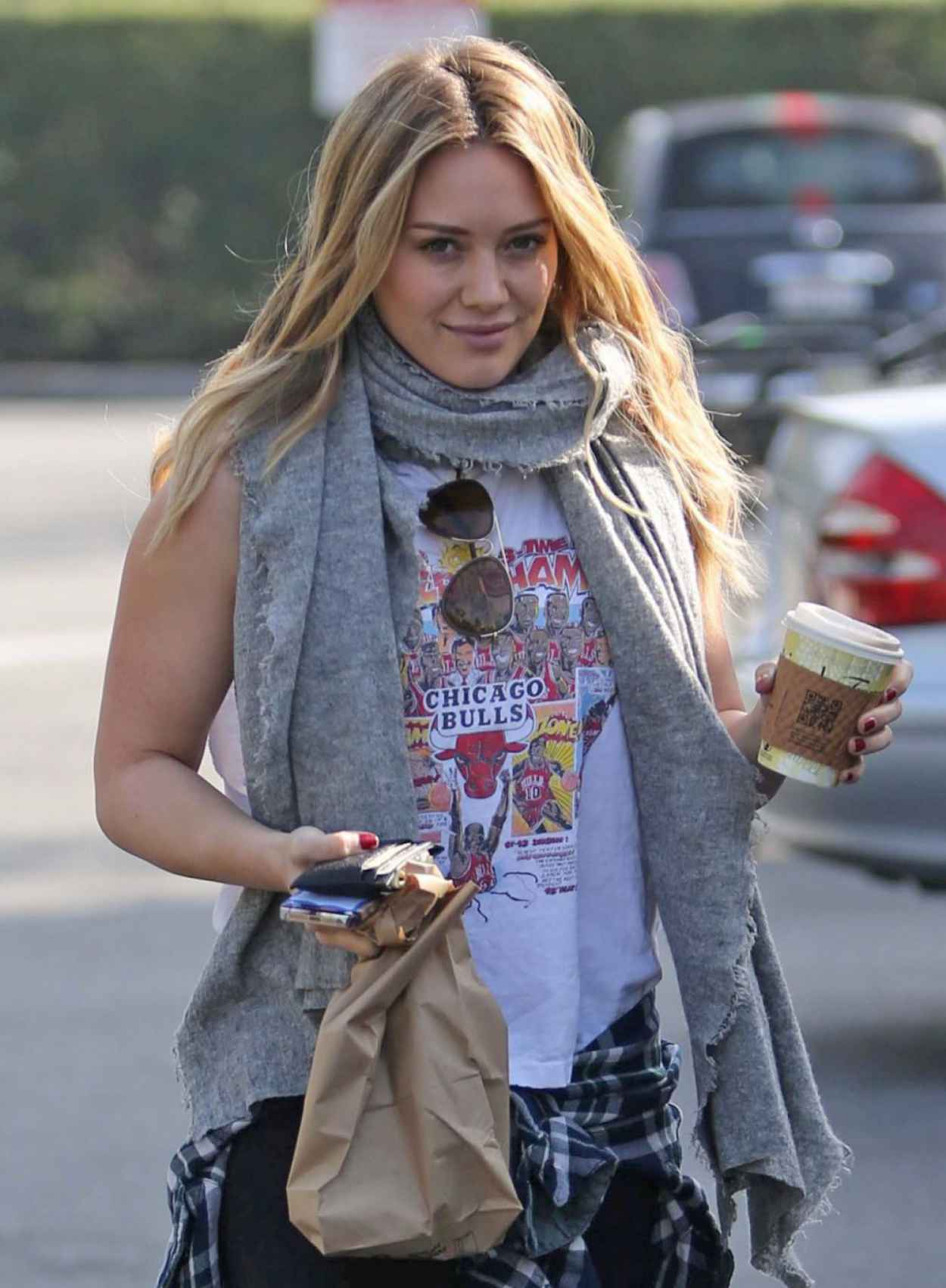 Hilary Duff Street Style - Shopping at Bristol Farms in Beverly Hills - January 2015-1