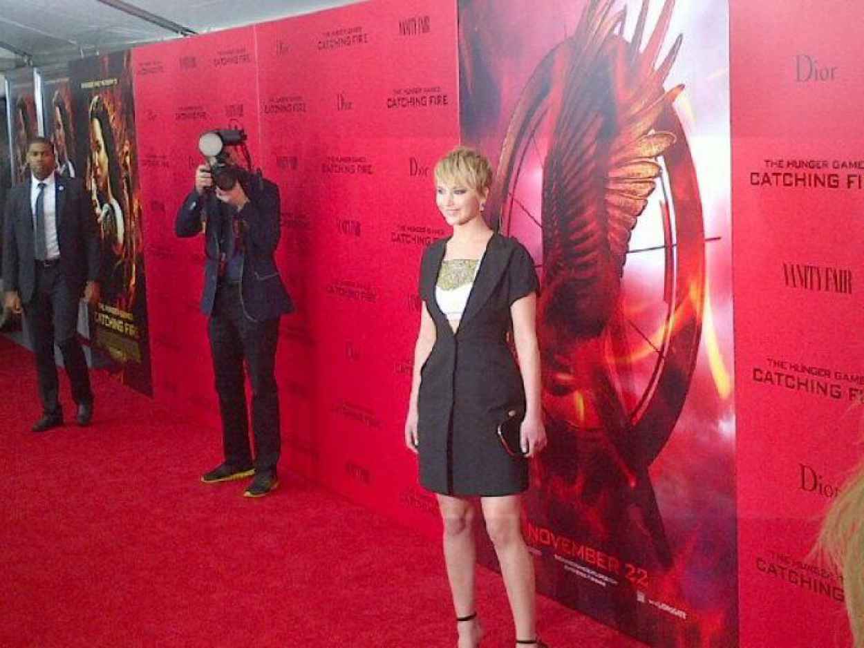 Jennifer Lawrence on Red Carpet - 22 Photos From THE HUNGER GAMES: CATCHING FIRE Premiere in New York-4