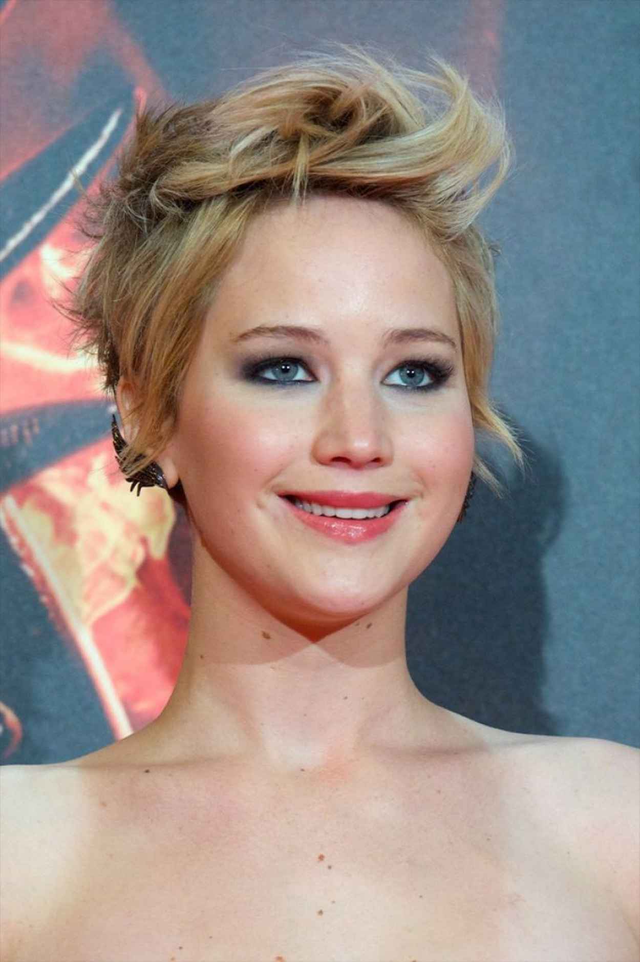 Jennifer Lawrence Red Carpet Photos - THE HUNGER GAMES: CARCHING FIRE Movie Premiere in Madrid-5