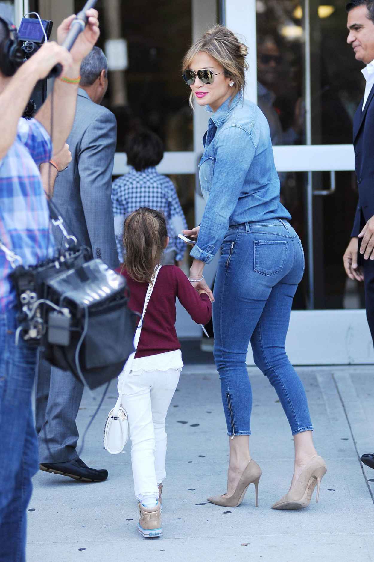 Jennifer Lopez Booty In Jeans Filming In The Bronx September 2015