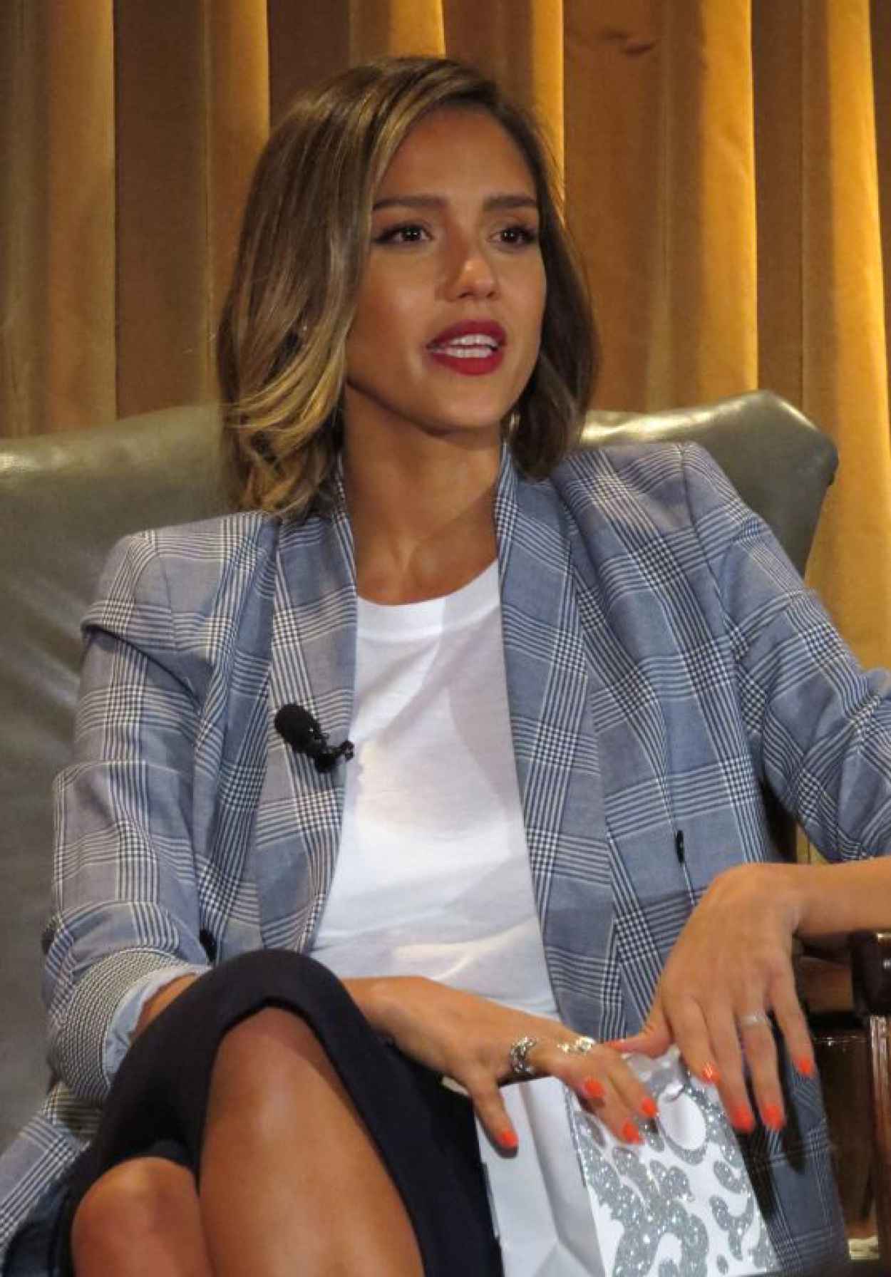 Jessica Alba – The Honest Company Q&A in Beverly Hills, April 2015 ...