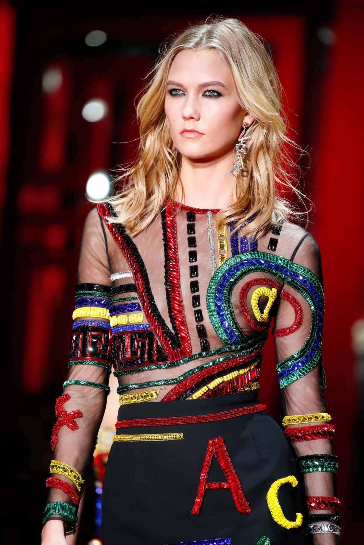 Karlie Kloss – Versace Fashion Show Runaway – Milan Fashion Week Autumn