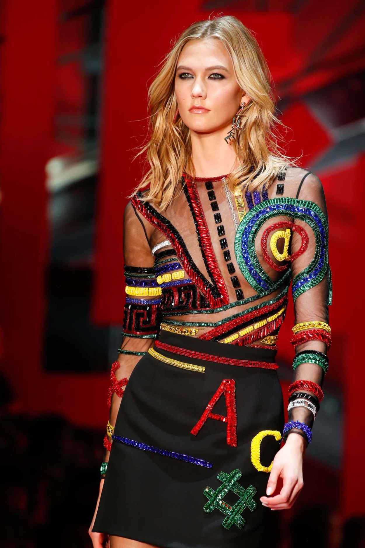 Karlie Kloss – Versace Fashion Show Runaway – Milan Fashion Week Autumn