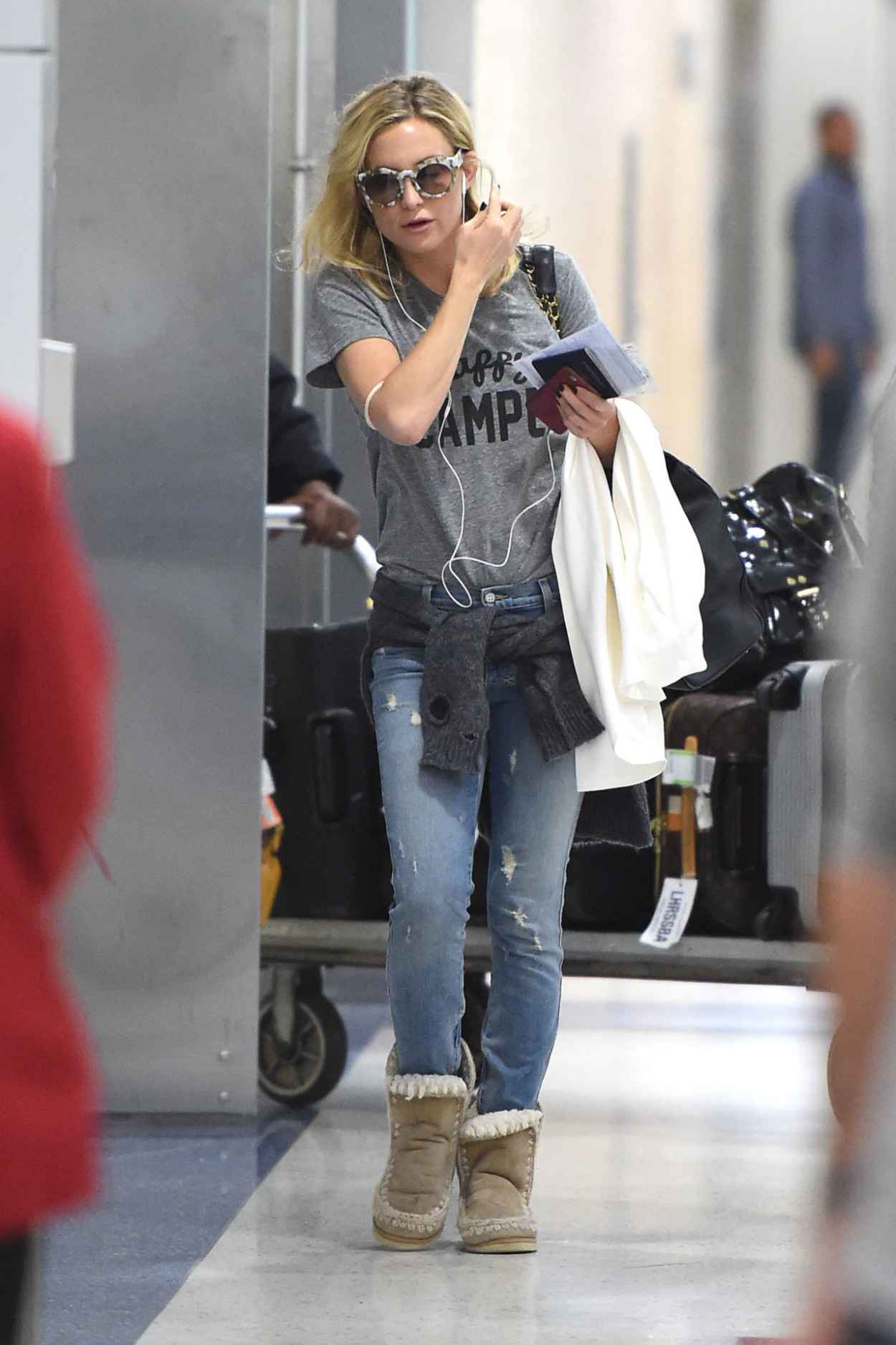 Kate Hudson – JFK Airport in NYC, June 2015 – celebsla.com