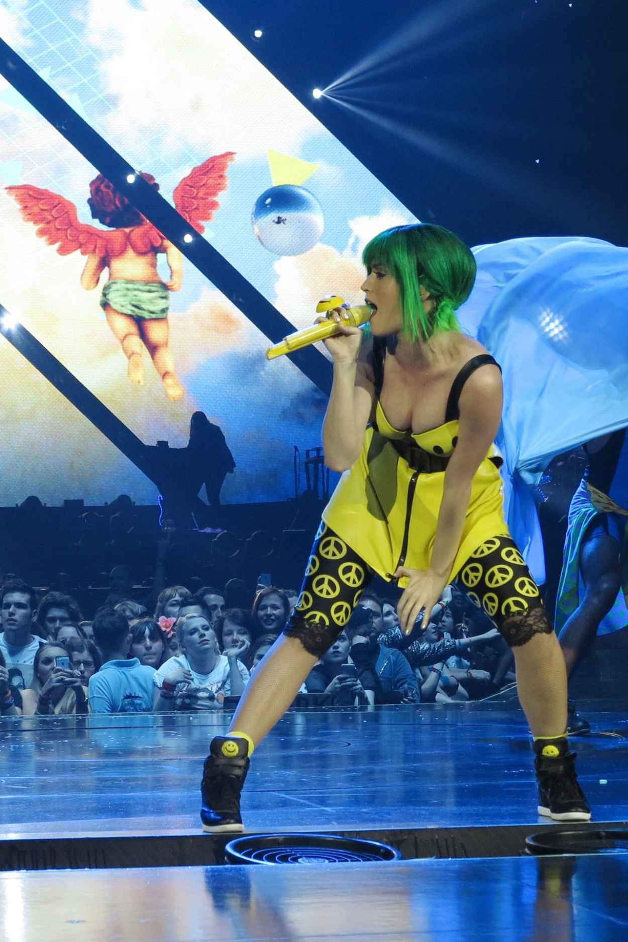 Katy Perry Performs at Prismatic Tour – O2 Arena in London – May 2015