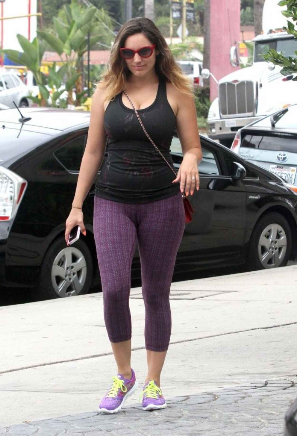 Kelly Brook in Leggings Leaving the Gym in West Hollywood – July 2015