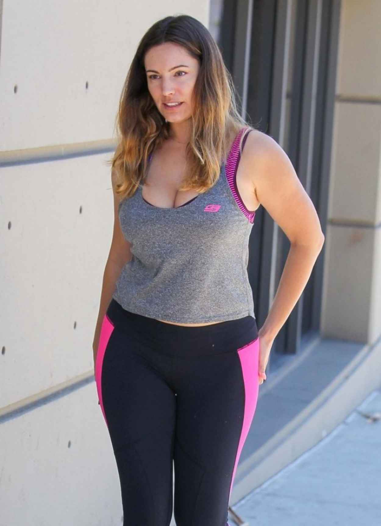 Kelly Brook in Tights – Heading to the Gym in LA – July 2015 – celebsla.com