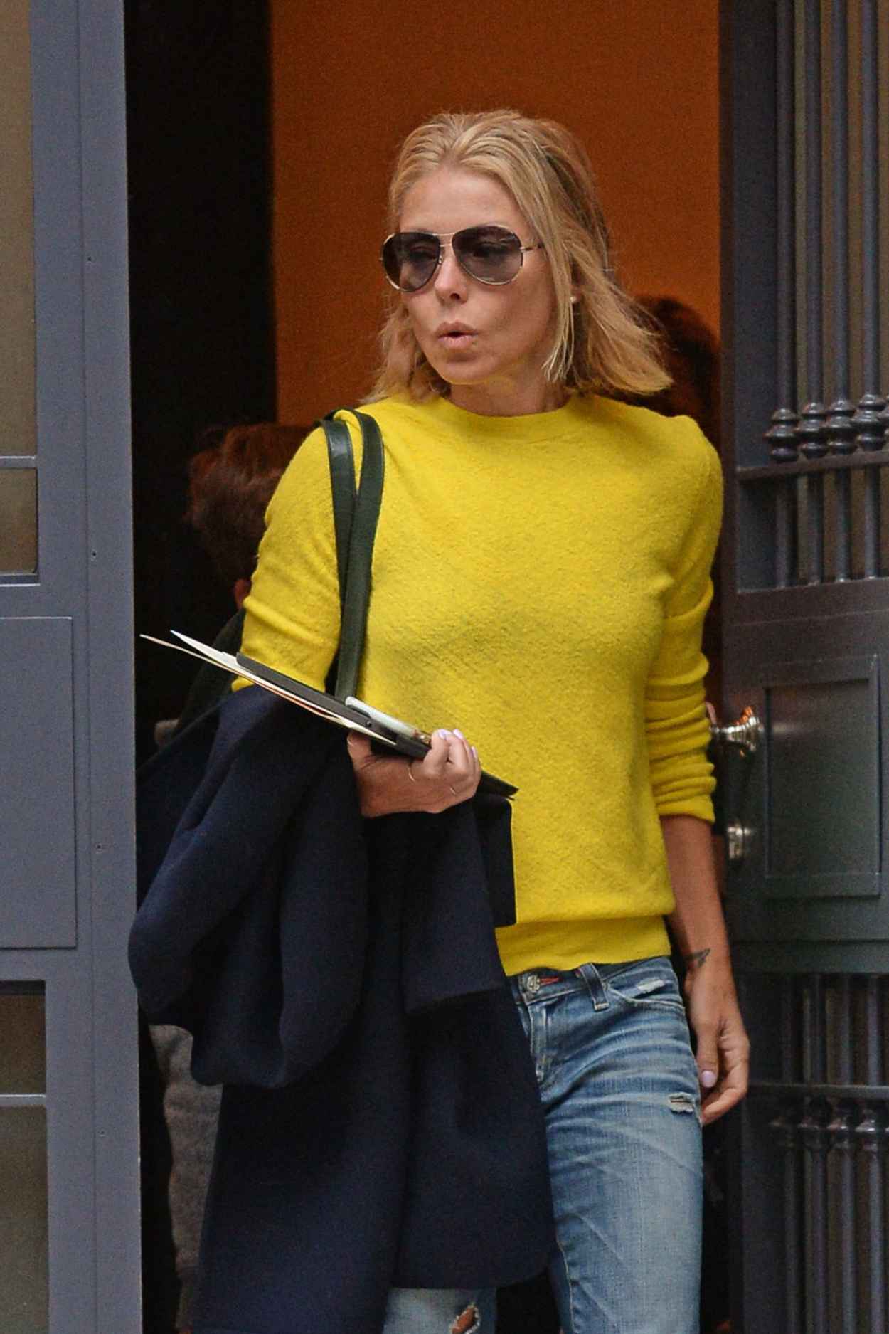 Kelly Ripa - Leaving Her Apartment in New York City - April 2015-3