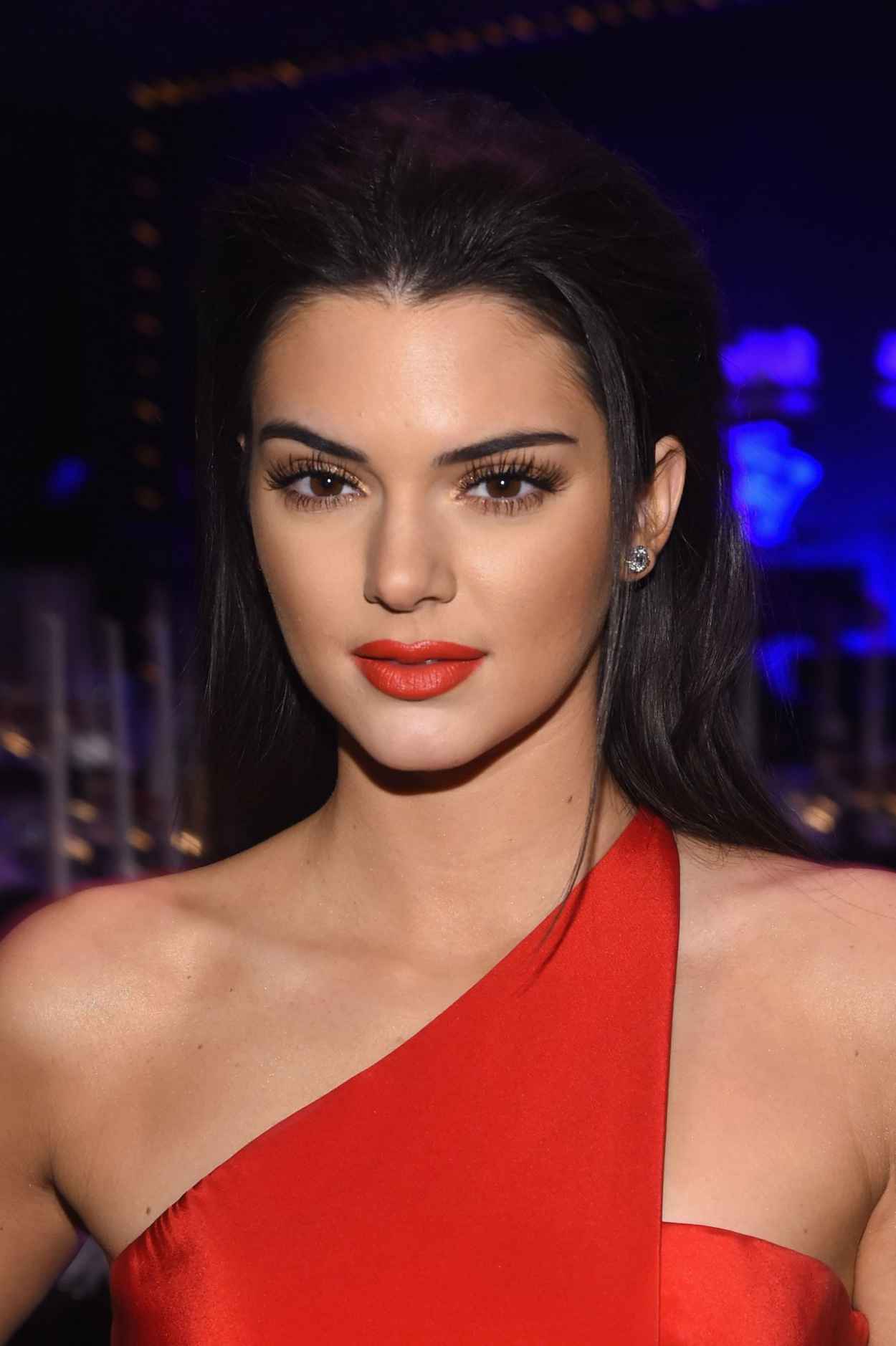 Kendall Jenner – 2015 amfAR New York Gala – celebsla.com