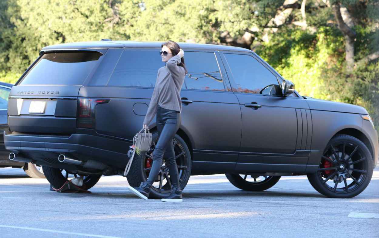 Kendall Jenner – Headed to a Mexican Restaurant in Los Angeles, Dec